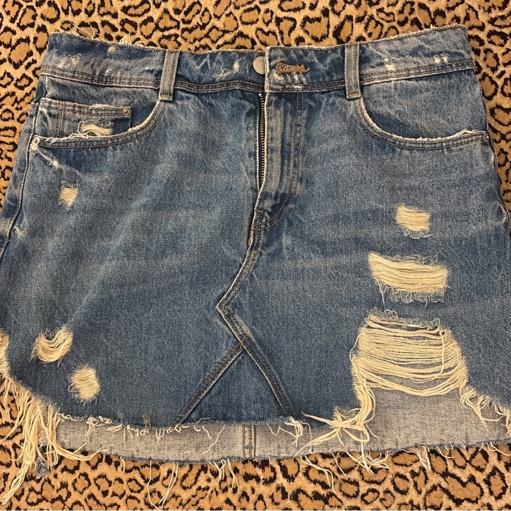 Zara mini distressed Jean skirt